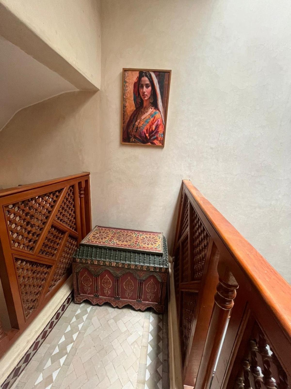 Riad Amazing Amazigh Avec Jacuzzi Petit Dejeuner Compris Avec Aussi Chambres Familiales Pres De La Place Jemaa El Fna Marrakesh Bagian luar foto