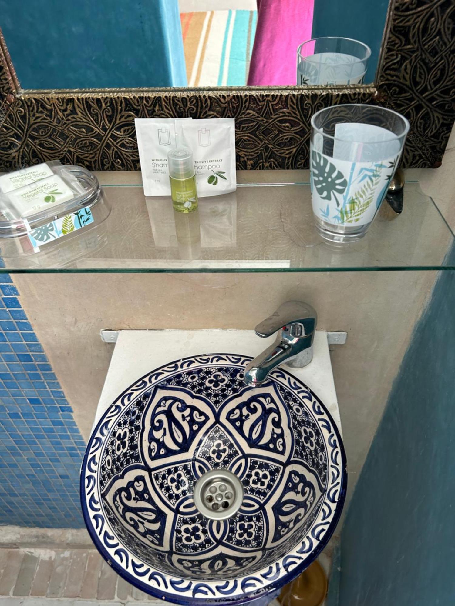 Riad Amazing Amazigh Avec Jacuzzi Petit Dejeuner Compris Avec Aussi Chambres Familiales Pres De La Place Jemaa El Fna Marrakesh Bagian luar foto