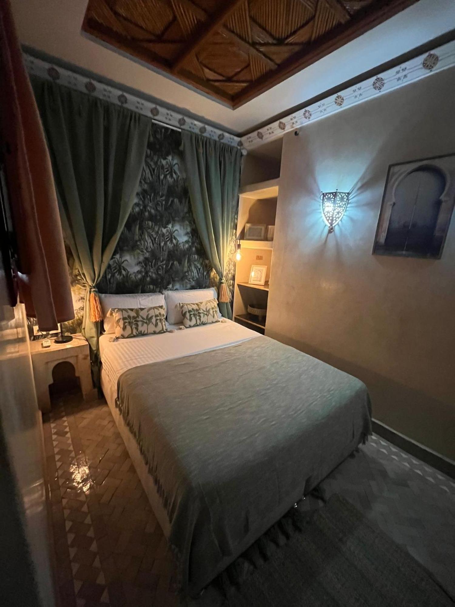 Riad Amazing Amazigh Avec Jacuzzi Petit Dejeuner Compris Avec Aussi Chambres Familiales Pres De La Place Jemaa El Fna Marrakesh Bagian luar foto