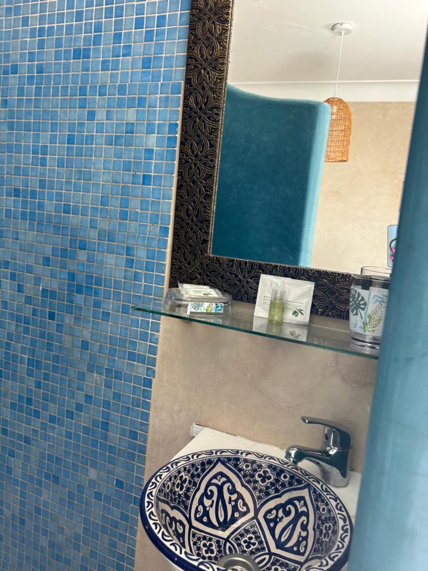 Riad Amazing Amazigh Avec Jacuzzi Petit Dejeuner Compris Avec Aussi Chambres Familiales Pres De La Place Jemaa El Fna Marrakesh Bagian luar foto