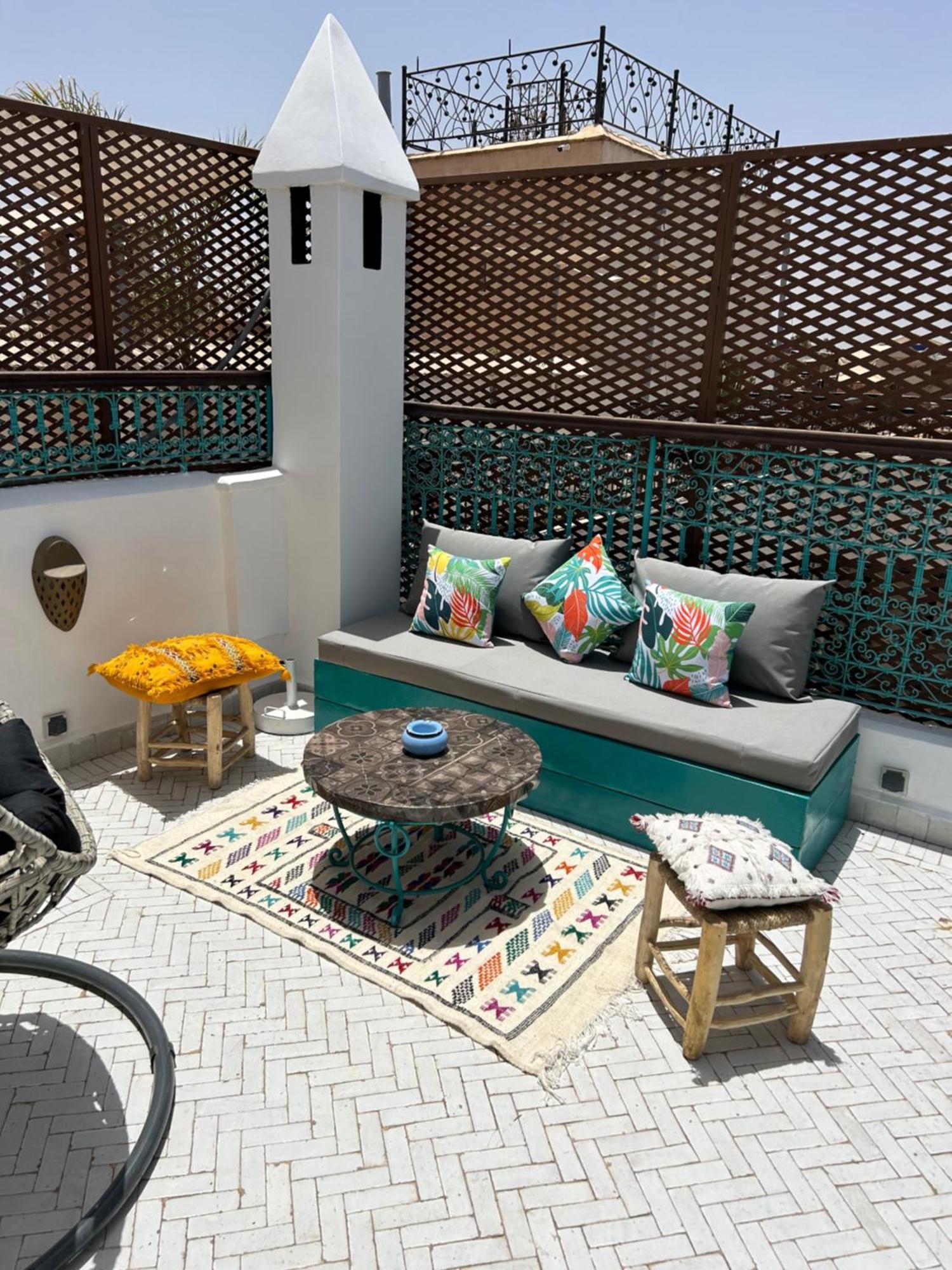 Riad Amazing Amazigh Avec Jacuzzi Petit Dejeuner Compris Avec Aussi Chambres Familiales Pres De La Place Jemaa El Fna Marrakesh Bagian luar foto