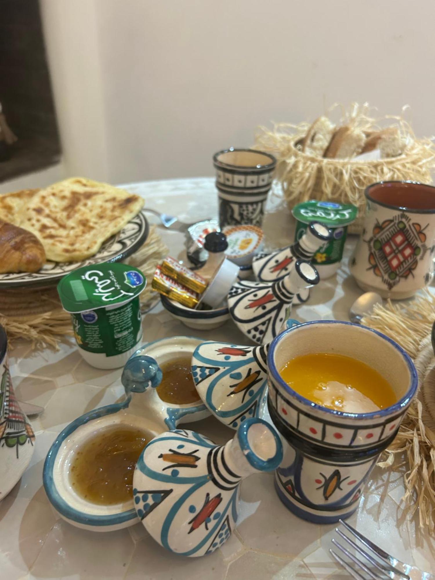 Riad Amazing Amazigh Avec Jacuzzi Petit Dejeuner Compris Avec Aussi Chambres Familiales Pres De La Place Jemaa El Fna Marrakesh Bagian luar foto