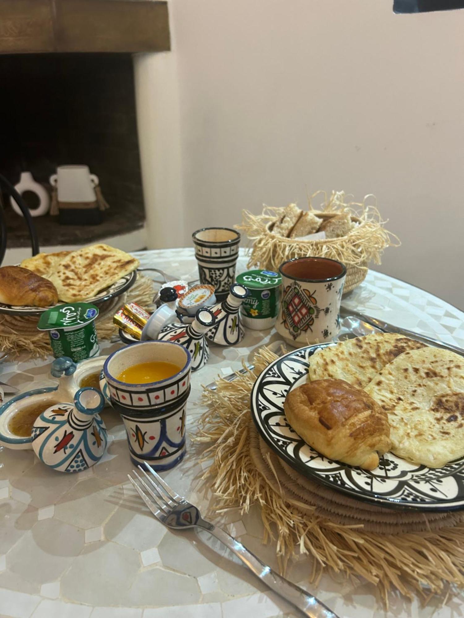 Riad Amazing Amazigh Avec Jacuzzi Petit Dejeuner Compris Avec Aussi Chambres Familiales Pres De La Place Jemaa El Fna Marrakesh Bagian luar foto