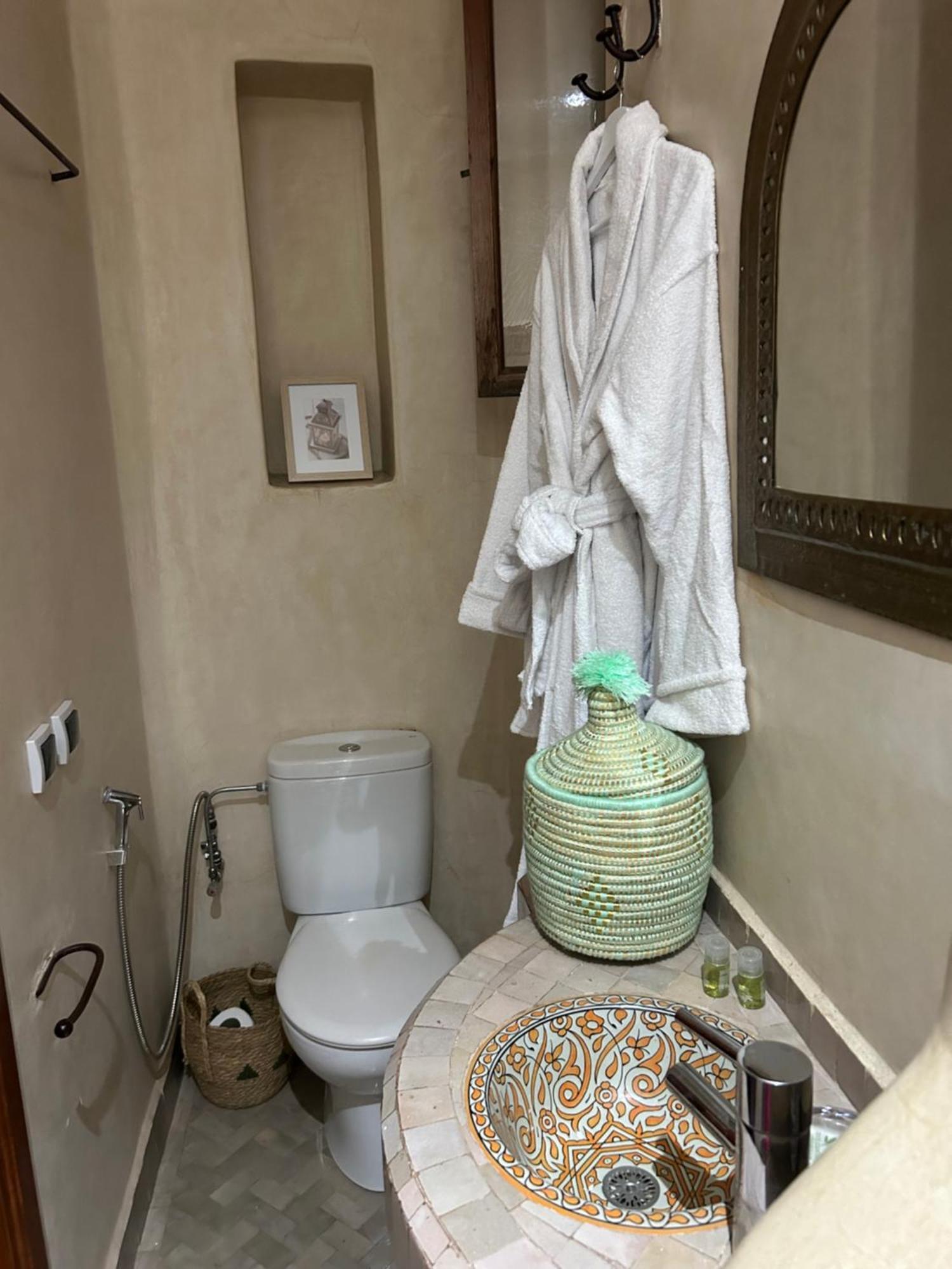 Riad Amazing Amazigh Avec Jacuzzi Petit Dejeuner Compris Avec Aussi Chambres Familiales Pres De La Place Jemaa El Fna Marrakesh Bagian luar foto