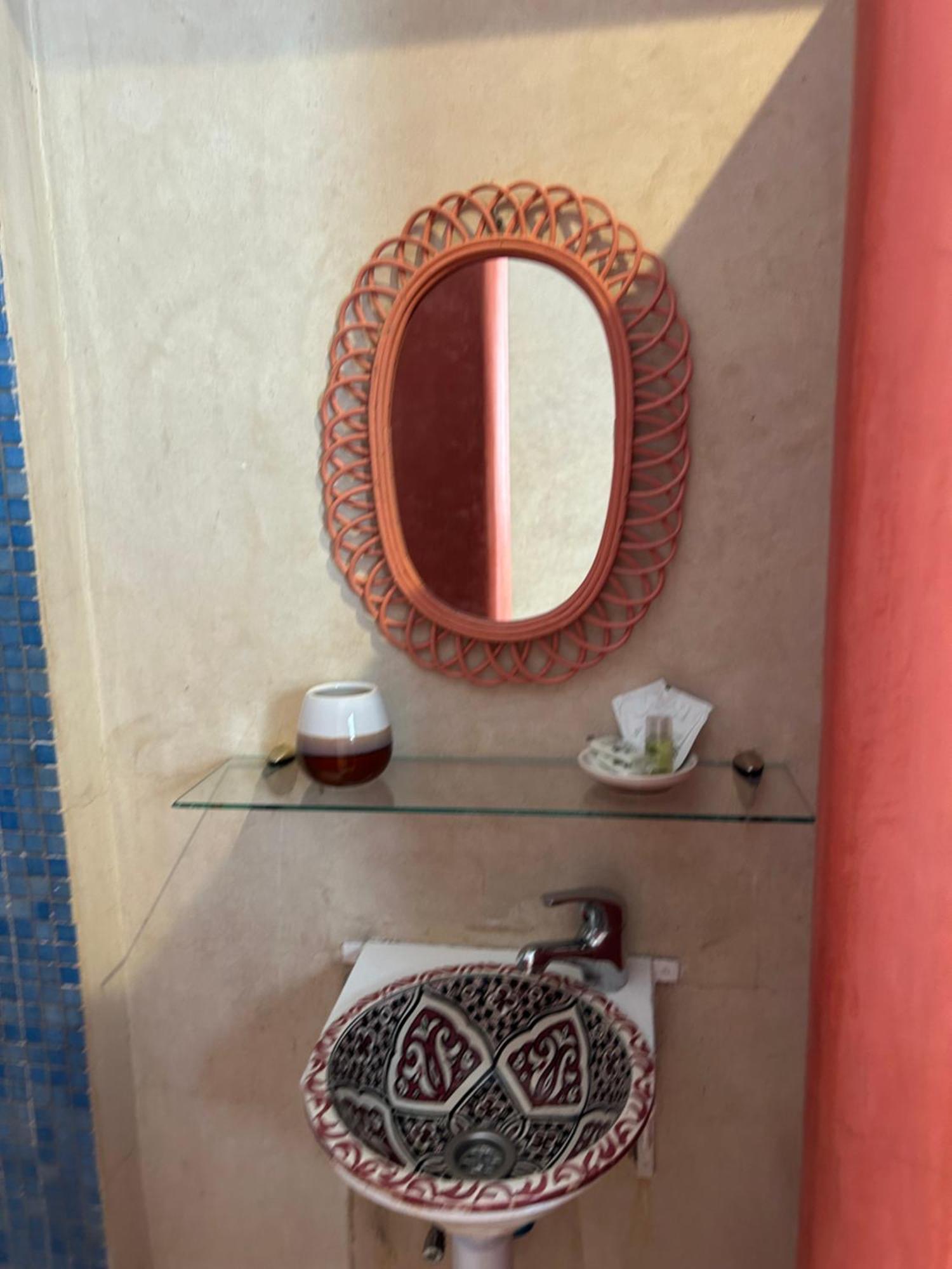 Riad Amazing Amazigh Avec Jacuzzi Petit Dejeuner Compris Avec Aussi Chambres Familiales Pres De La Place Jemaa El Fna Marrakesh Bagian luar foto