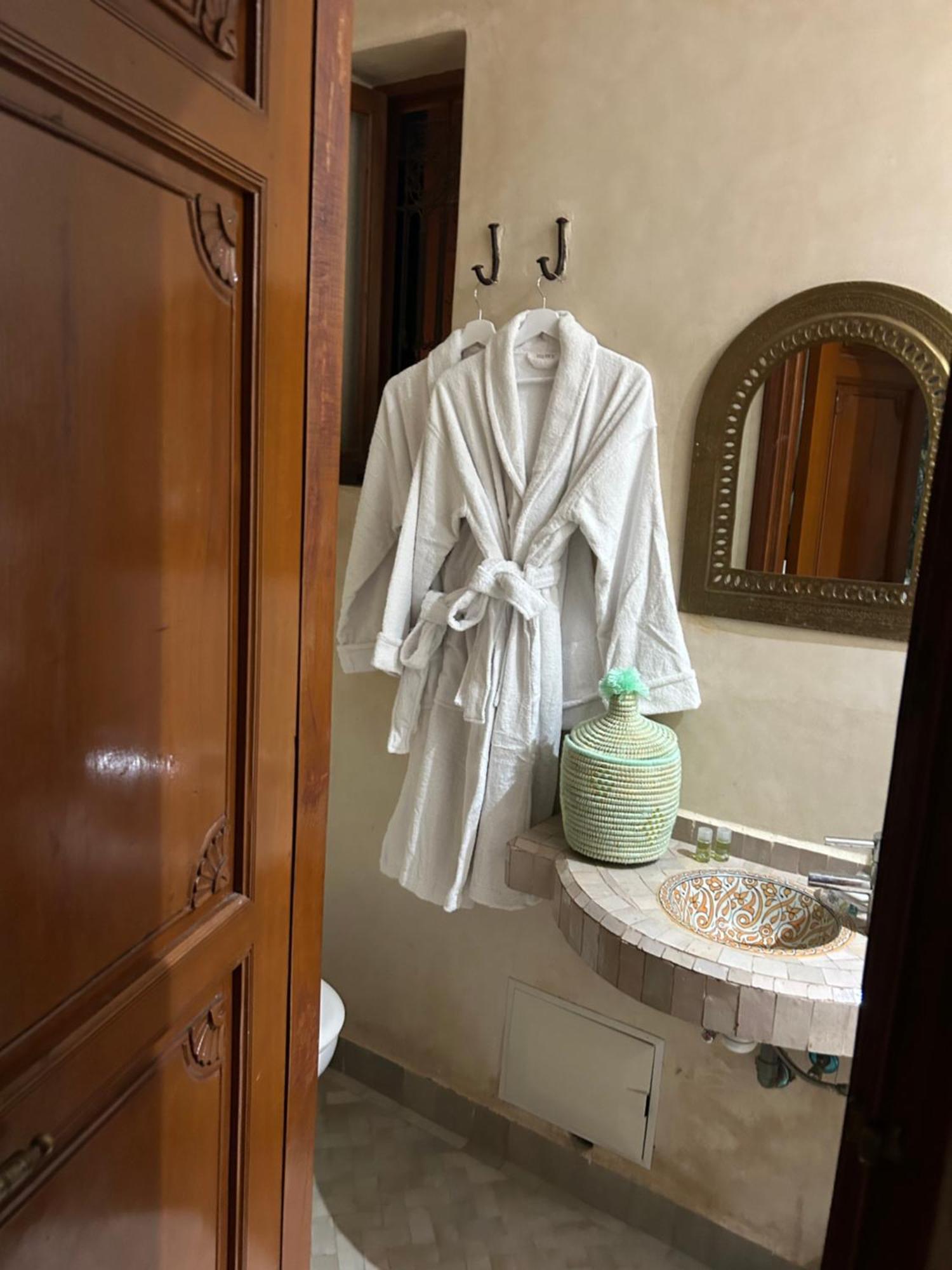 Riad Amazing Amazigh Avec Jacuzzi Petit Dejeuner Compris Avec Aussi Chambres Familiales Pres De La Place Jemaa El Fna Marrakesh Bagian luar foto