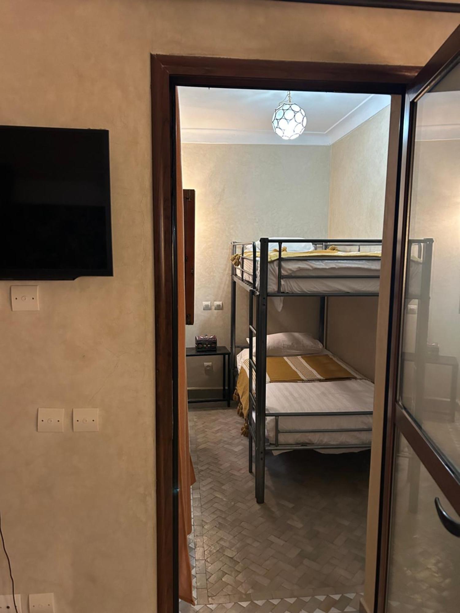 Riad Amazing Amazigh Avec Jacuzzi Petit Dejeuner Compris Avec Aussi Chambres Familiales Pres De La Place Jemaa El Fna Marrakesh Bagian luar foto