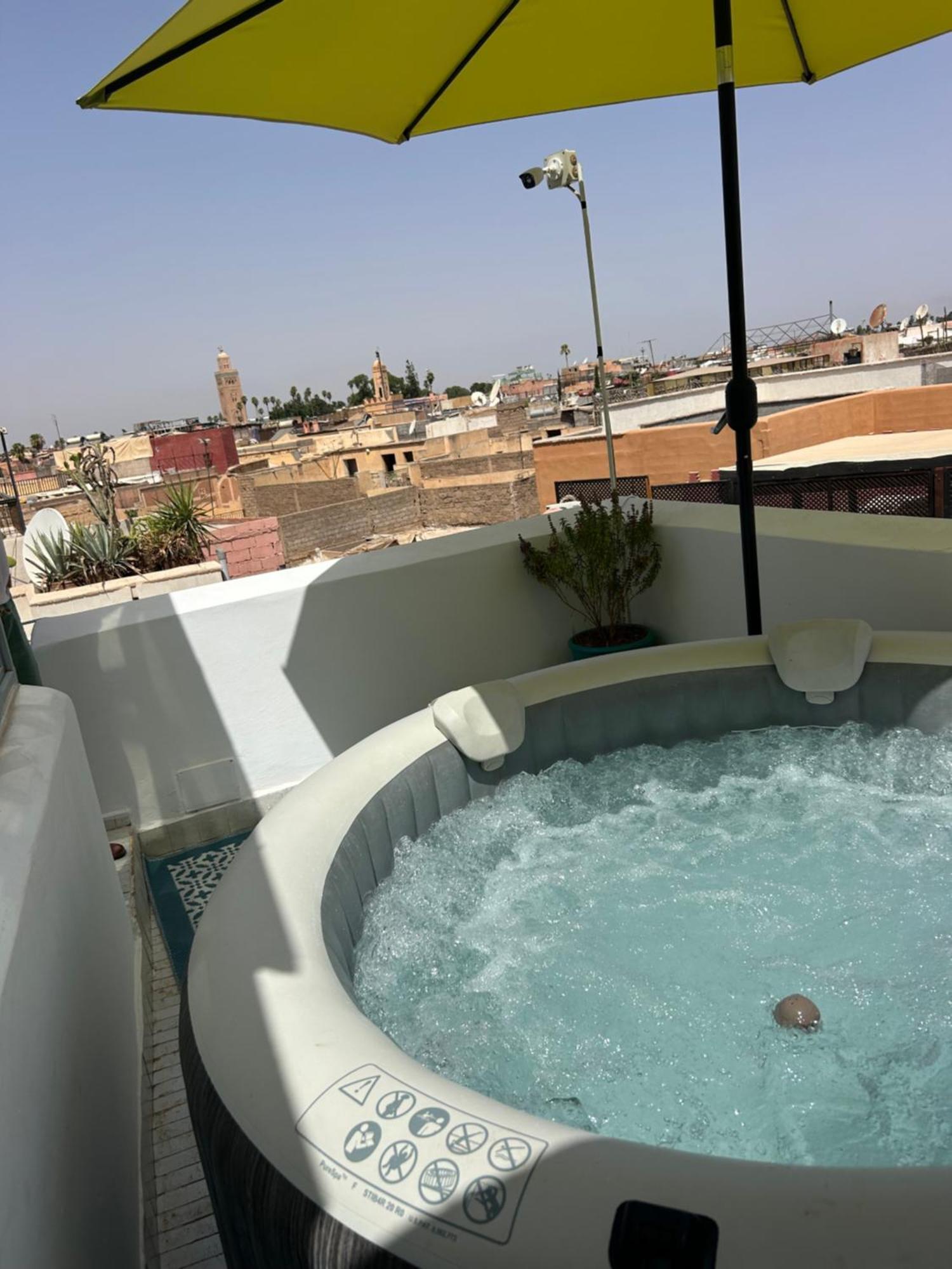 Riad Amazing Amazigh Avec Jacuzzi Petit Dejeuner Compris Avec Aussi Chambres Familiales Pres De La Place Jemaa El Fna Marrakesh Bagian luar foto