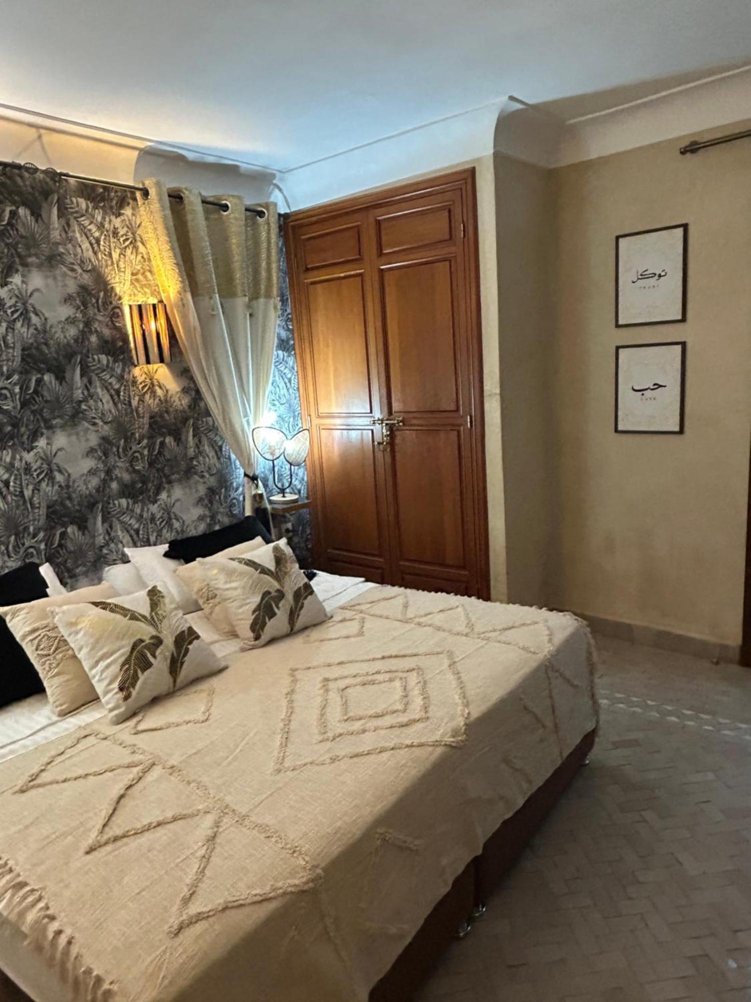 Riad Amazing Amazigh Avec Jacuzzi Petit Dejeuner Compris Avec Aussi Chambres Familiales Pres De La Place Jemaa El Fna Marrakesh Bagian luar foto