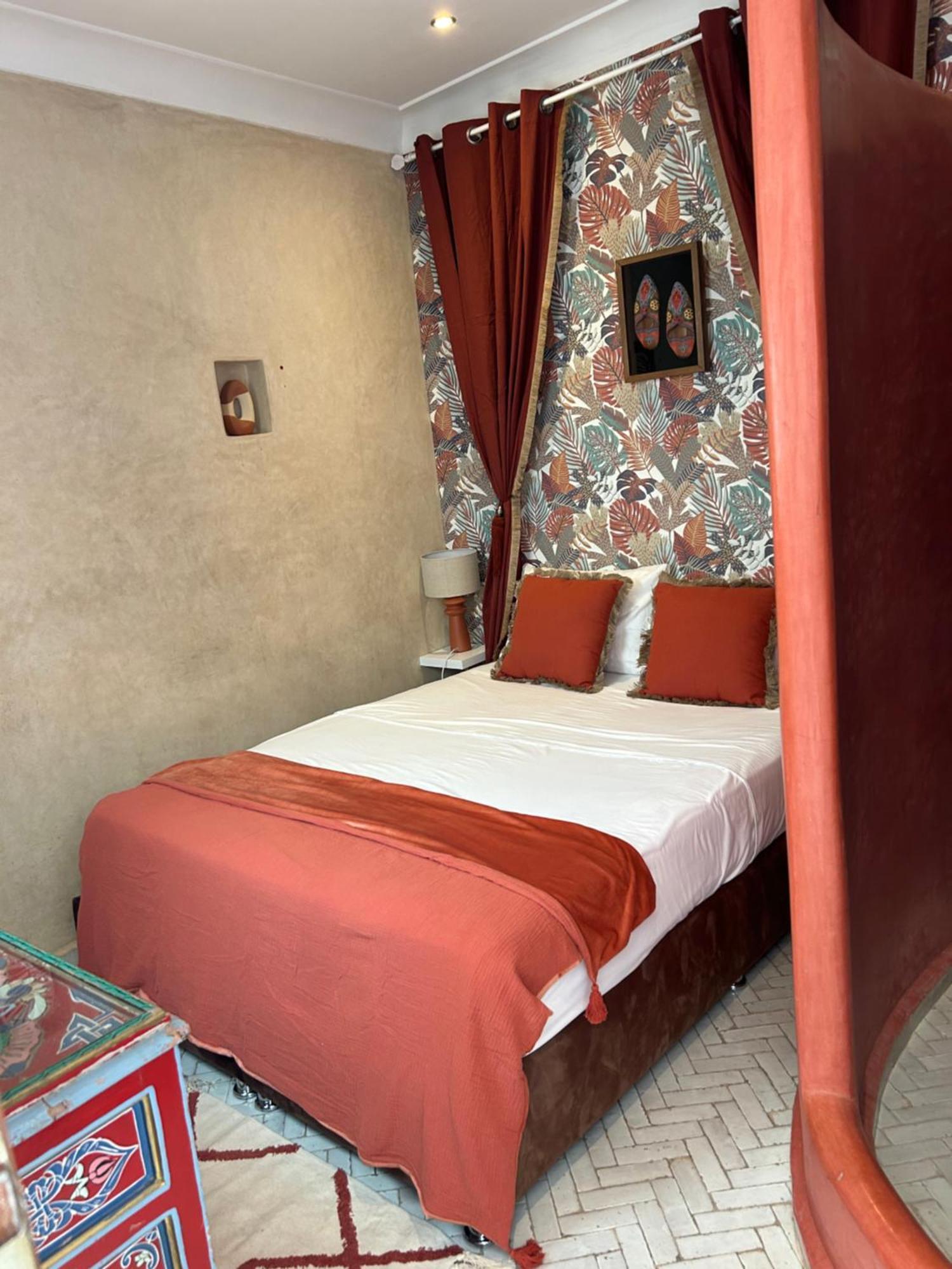 Riad Amazing Amazigh Avec Jacuzzi Petit Dejeuner Compris Avec Aussi Chambres Familiales Pres De La Place Jemaa El Fna Marrakesh Bagian luar foto