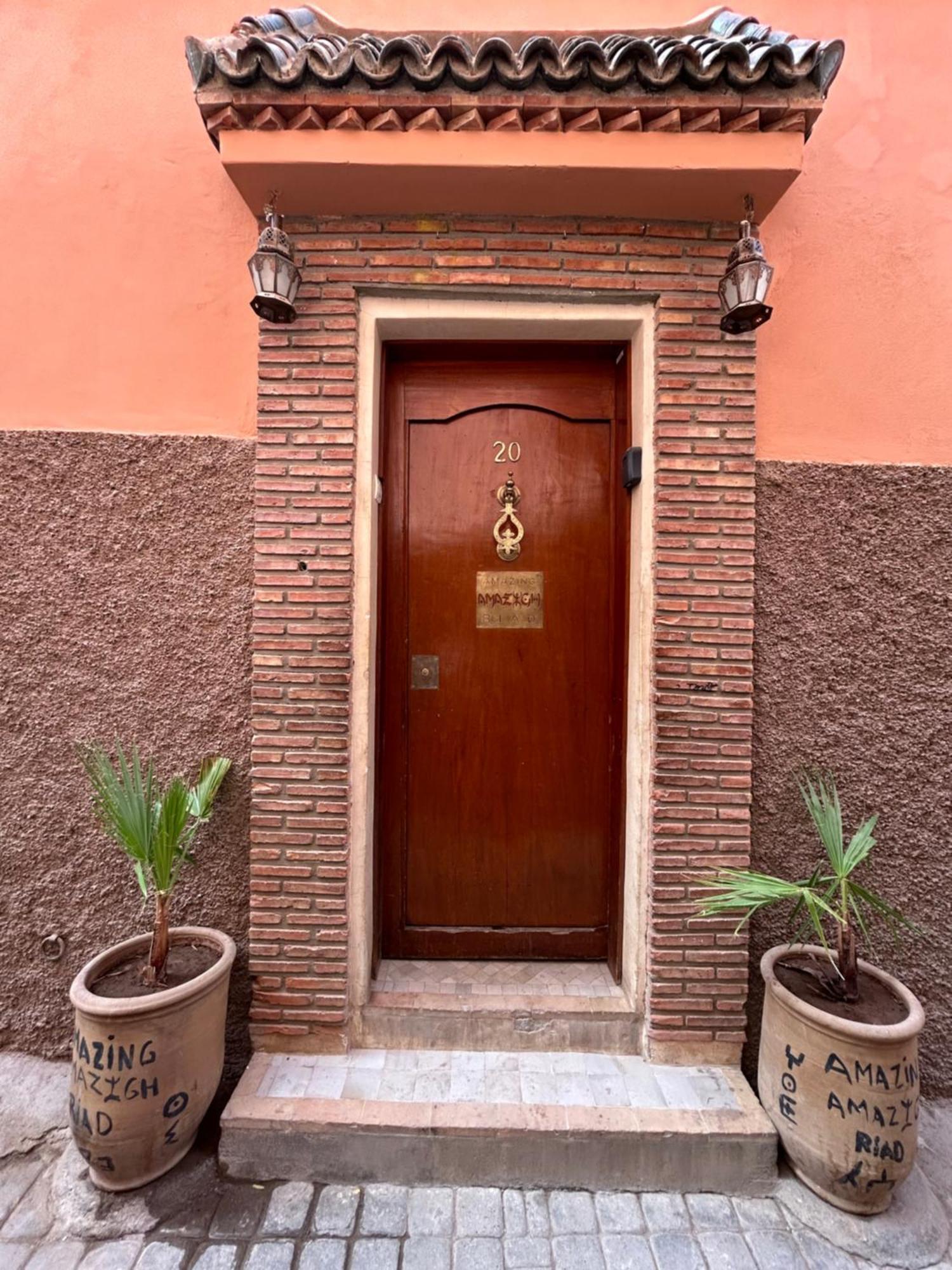 Riad Amazing Amazigh Avec Jacuzzi Petit Dejeuner Compris Avec Aussi Chambres Familiales Pres De La Place Jemaa El Fna Marrakesh Bagian luar foto