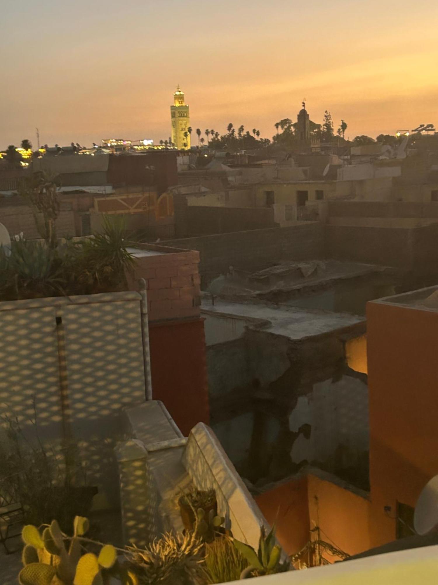 Riad Amazing Amazigh Avec Jacuzzi Petit Dejeuner Compris Avec Aussi Chambres Familiales Pres De La Place Jemaa El Fna Marrakesh Bagian luar foto