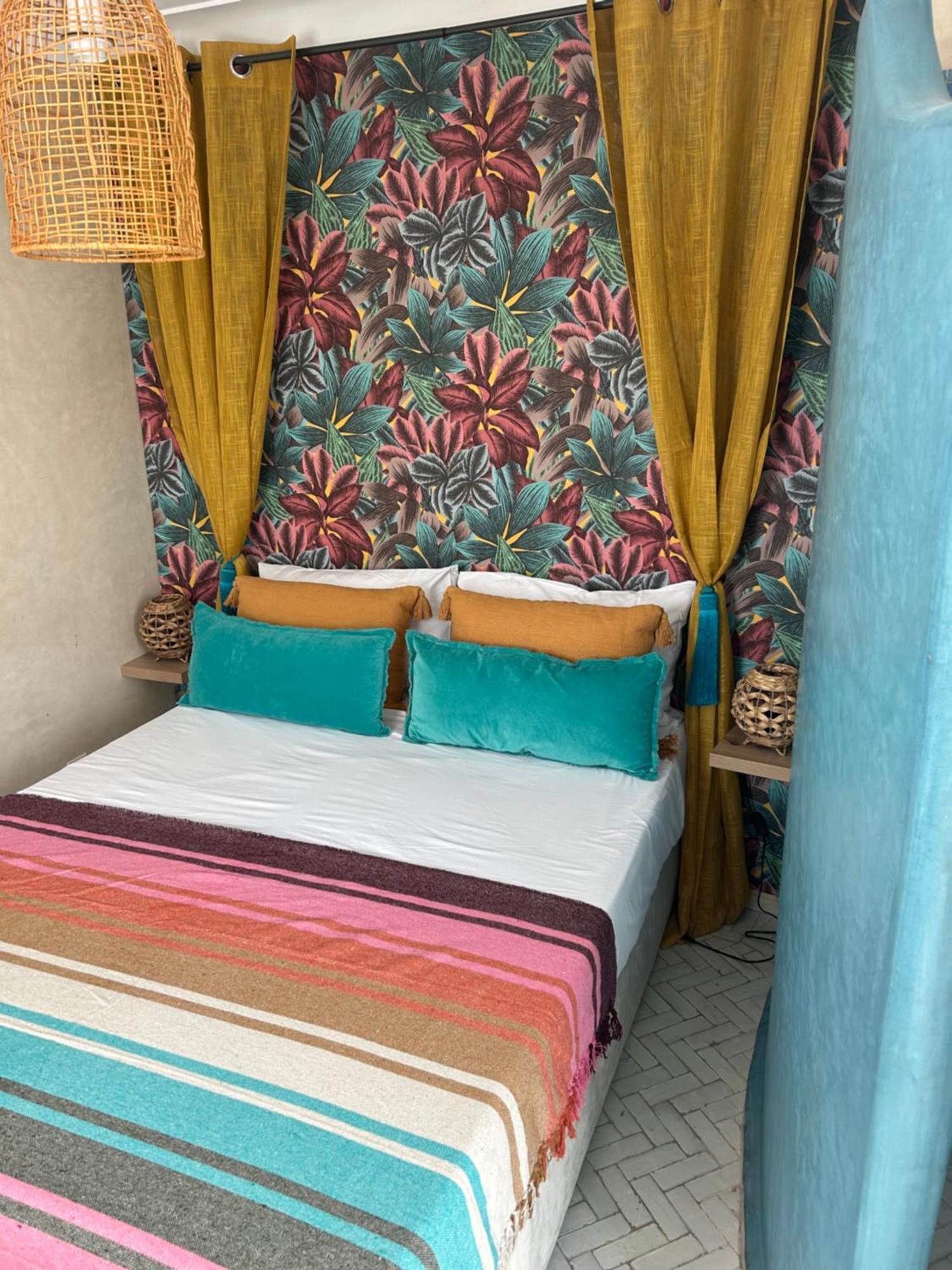 Riad Amazing Amazigh Avec Jacuzzi Petit Dejeuner Compris Avec Aussi Chambres Familiales Pres De La Place Jemaa El Fna Marrakesh Bagian luar foto