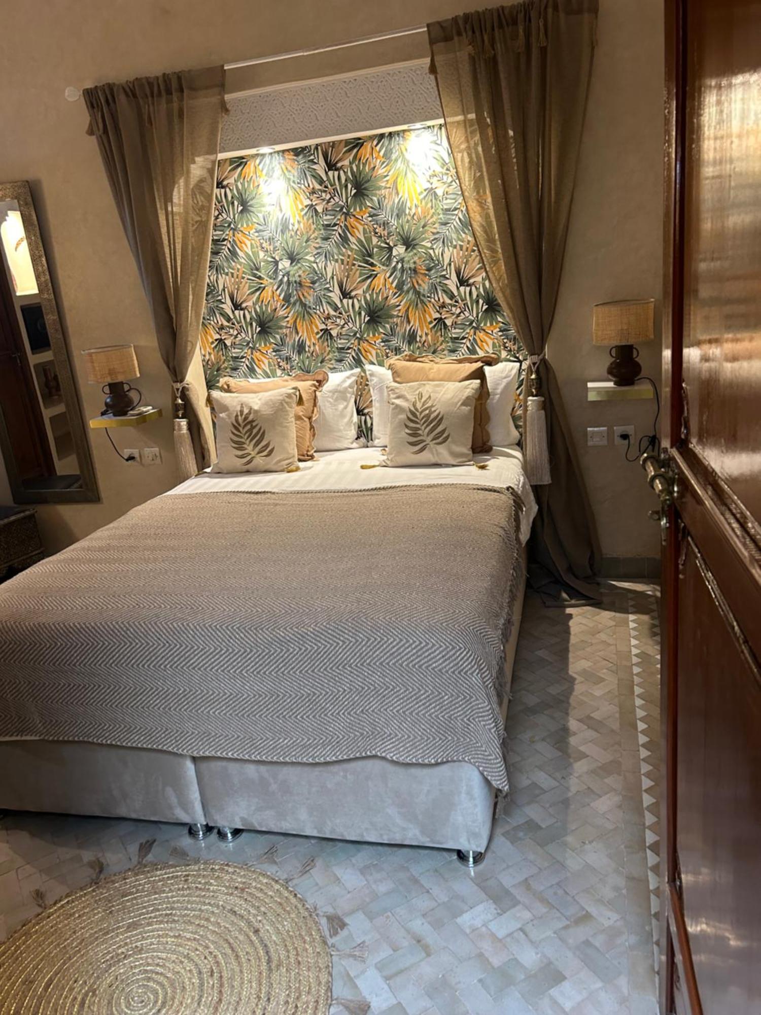 Riad Amazing Amazigh Avec Jacuzzi Petit Dejeuner Compris Avec Aussi Chambres Familiales Pres De La Place Jemaa El Fna Marrakesh Bagian luar foto